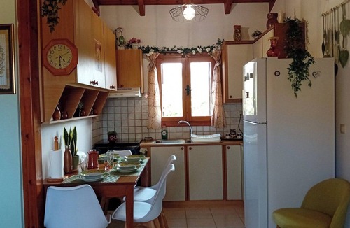 Geropotamos Cottage | Nice 2-bedroom bougainvillea cottage, 5km from the sea