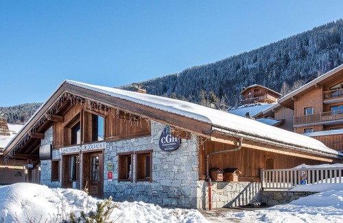 Les Carroz-d'Araches Apartment | Nice apartment for 6 guests with WIFI, hot tub, pool, TV, terrace, pets allowed and parking