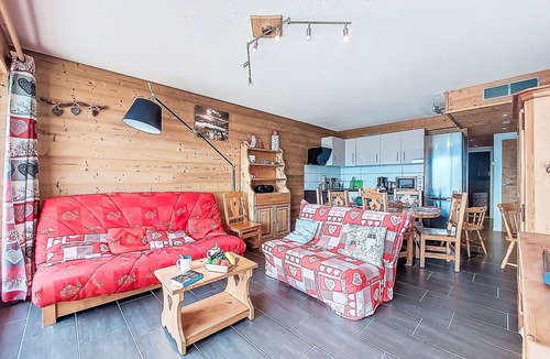 La Toussuire Apartment | Nice apartment for 6 guests with WIFI, TV and balcony