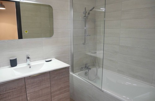 Mont-de-Lans Apartment | Nice modern apartment, center, ski departure 150m, 18/20 pers, equipment discount