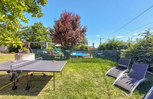 Pouilly-sous-Charlieu House | Nice (sta)caravan in Pouilly-Sous-Charlieu