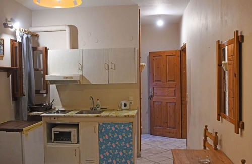 Gialiskari Apartment | Nikos Studio 4 - Studio Apartment, Sleeps 3
