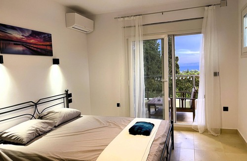 Petaleia House | Nina Apartment with Wi-Fi and Air Conditioning for Holidays