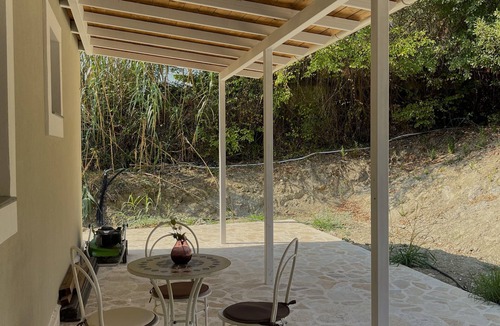 Petaleia House | Nina Apartment with Wi-Fi and Air Conditioning for Holidays