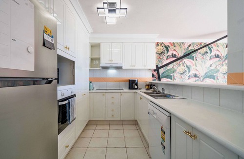 Miami Apartment | Nobby Beach Oasis, Sleeps 8, Balcony BBQ Pool⁠ Spa