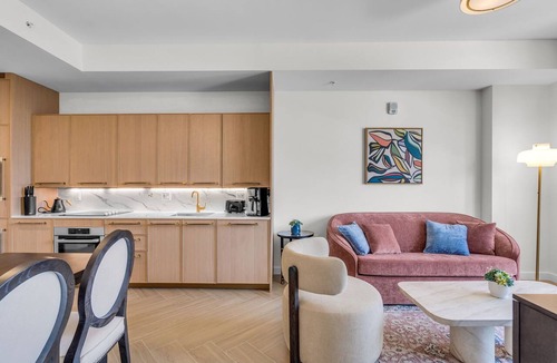 Wynwood Art District Apartment | NoMad Wynwood 1 Bedroom King Rooftop Pool & Bar