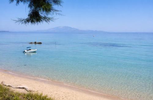 Alikanas Villa | Nomia Villa, with Pool, Gym & Walk to the Beach, By ThinkVilla
