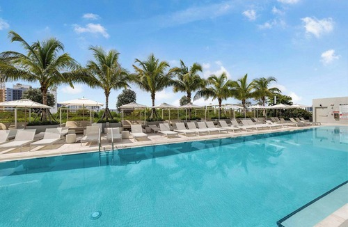 North Beach Condo | North Beach 2BR: Pool, 30min Miami Stadium