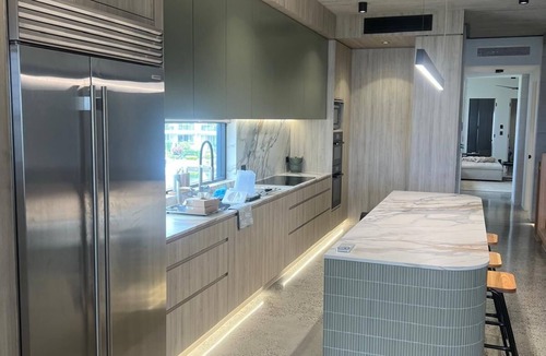 Runaway Bay House | Oatland 26 Esplanade Coastal Retreat