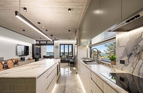 Runaway Bay House | Oatland Esplanade Upper Level | Oatland 26