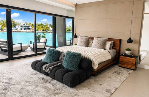 North Bay Village House | Ocean Bella Waterfront Estate – North Bay