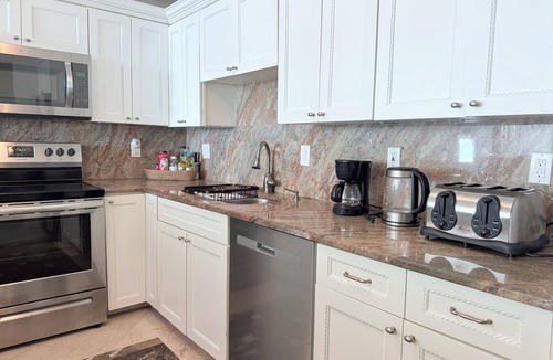 Sunny Isles Beach Condo | Ocean-View 2BR 2BA ,Walk to Beach Pool, Gym, Parking
