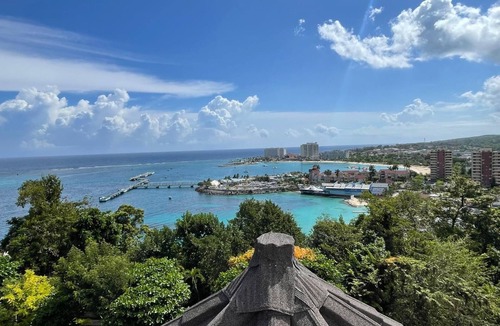 Ocho Rios House | Ocean-View 2BR Villa w/Pool, Fast Wi-Fi & Near Dunn’s River