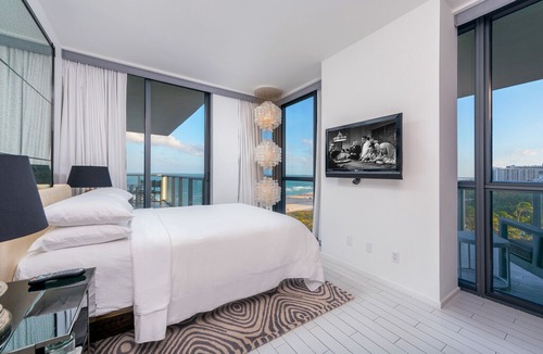 City Center Hotel | Oceanfront 2+Den/2.5 at W South Beach