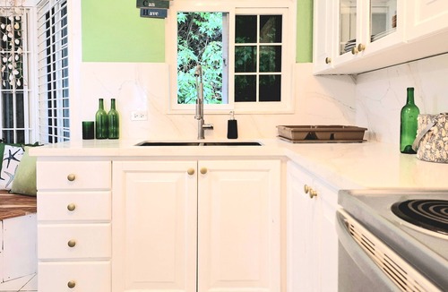 Ocho Rios Apartment | OCEANVIEW GRANDE 3BR: Walk To Town and Beach Max 6 Guests