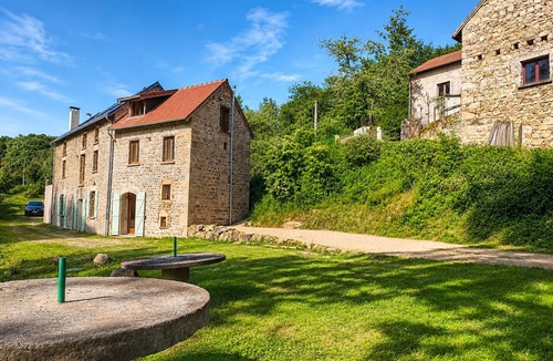 Servant House | Old Renovated Mill in the Heart of Auvergne - 26 Seats