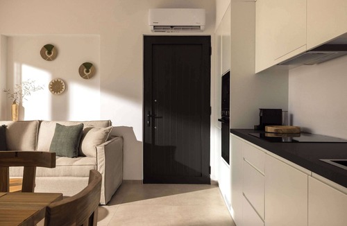 Paleros Apartment | Olive & Tulip Suites – Modern First-Floor Apartment with Sea View