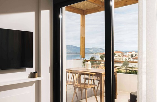 Paleros Apartment | Olive & Tulip Suites – Modern First-Floor Apartment with Sea View