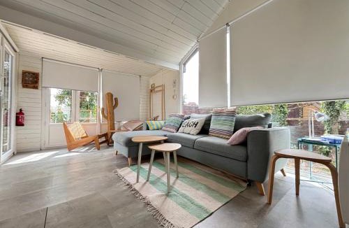 La Celle-sous-Gouzon House | Olivia Plage, charmante maison lumineuse au calme bien équipée à 100 m plage d Asnelles, 500 m commerces, proche Arromanches et Bayeux, au coeur des plages du débarquement, jardin clos, deux belles terrasses, parking dans propriété