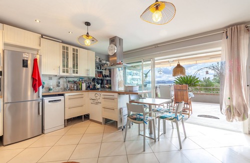 La Ciotat Apartment | On the beach apartment with sea view, Wi-Fi and air conditioning