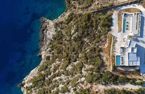 Korithi Villa | On The Rocks 7 Bedroom Villa