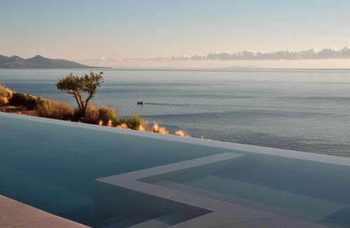 Korithi Villa | On The Rocks 7 Bedroom Villa