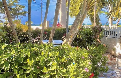 Silver Sands House | ONE RHYTHM VILLA - Steps to the BEACH - CHEF Included - Caribbean Sea Views