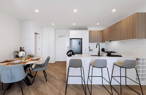 Southport Apartment | Opulent 2BR Sky View Parking, Pool, Gym & Sauna