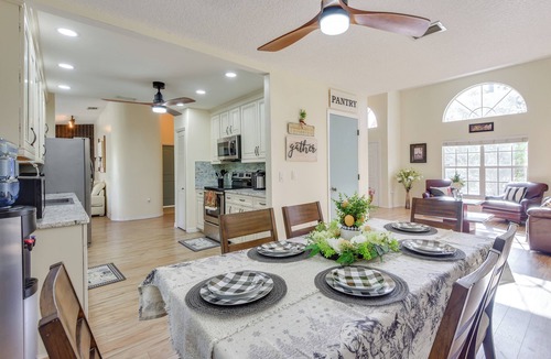 Braden River Cottage | Outdoor Kitchen & Gaming Garage: Bradenton Retreat