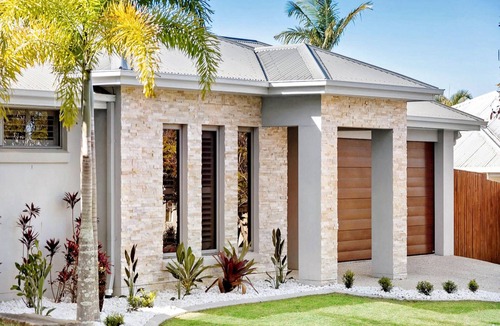 Coomera House | Palm Breeze Luxury House With A Private Pool