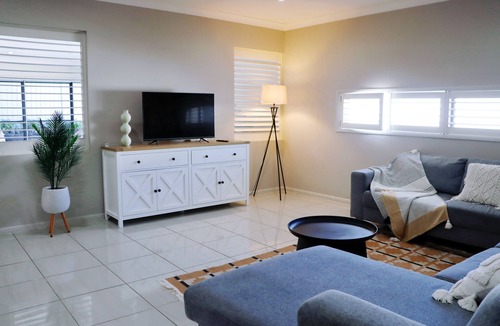 Coomera House | Palm Breeze Luxury House With A Private Pool