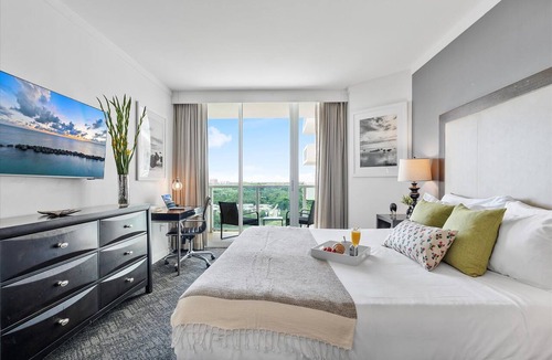 Coconut Grove Apartment | Panoramic Bay View Suite | Coconut Grove Retreat