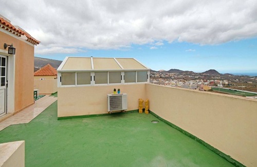 Cabo Blanco House | Panoramic-view Holiday Home in Arona with bubble bath bath