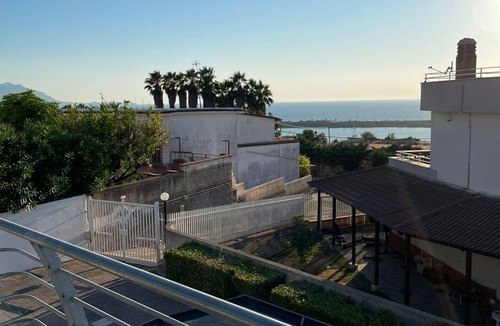 Baia Villa | Panoramic villa between sea and lake