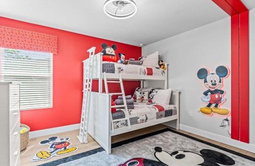 Veranda Palms House | Paradise Falls Stay for 13