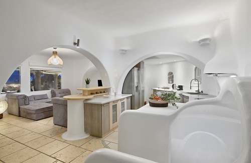Paraga Villa | PARAGA SEA VIEW VILLA 1 WALKING DISTANCE to BEACH by Calypso Sunset Villas
