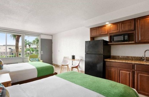 Historic Downtown Kissimmee Hotel | Park Royal Orlando Suite Located in the Entertainment District