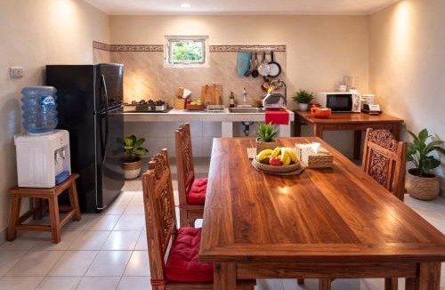 Kedewatan House | Parsa House Homestay