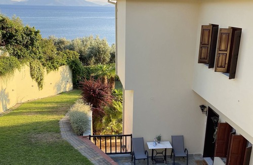 Lefokastron House | Pathway to the sea