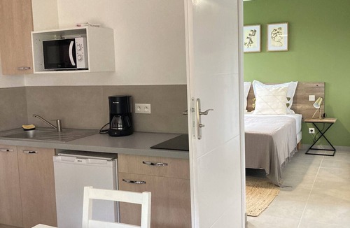 Chateauneuf-du-Rhone Apartment | Pavillon de l'Etang