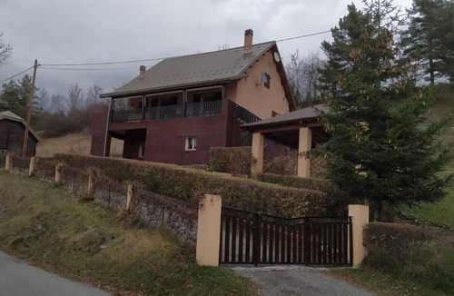 Montclar Ski Chalet | PEACEFUL, COMFORTABLE COTTAGE FOR FAMILY OR FRIENDS
