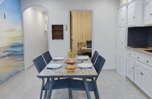 Le Brusc Apartment | Peaceful escape near the Port of Brusc