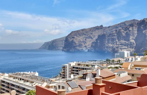 Puerto de Santiago Apartment | Penthouse The Cliffs, Huge Terrace, Bbq, Air C