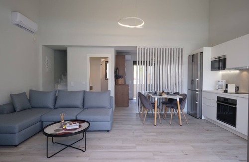 Adelianos Kampos Villa | Perla, the Beach House. Private Beach sunbeds and umbrellas!