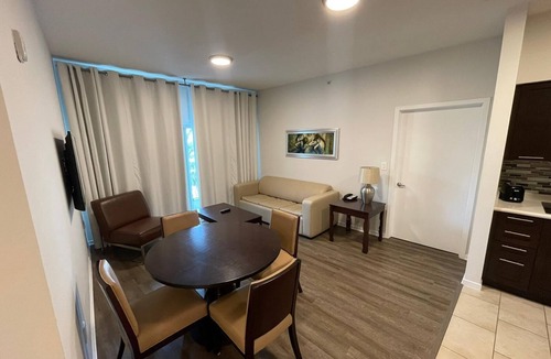 Celebration Apartment | Pet friendly hotel aprt on Celebration Pl. 2bdr