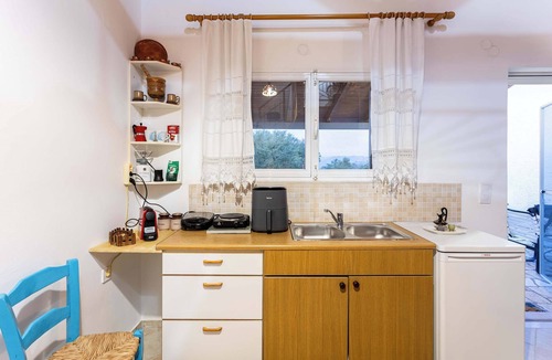Messini Apartment | Petalidi Sunny Home One - Charming Garden Nest