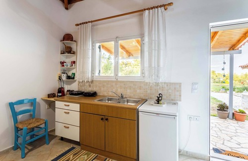 Messini Apartment | Petalidi Sunny Home One - Charming Garden Nest