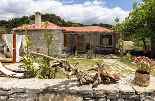 Agrafa Apartment | petrastero mountain Retreat-Agrafa