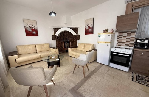 Monopari House | Philoxenia traditional house private jacuzzi
