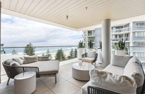 Burleigh Heads Apartment | Picasso By Khove